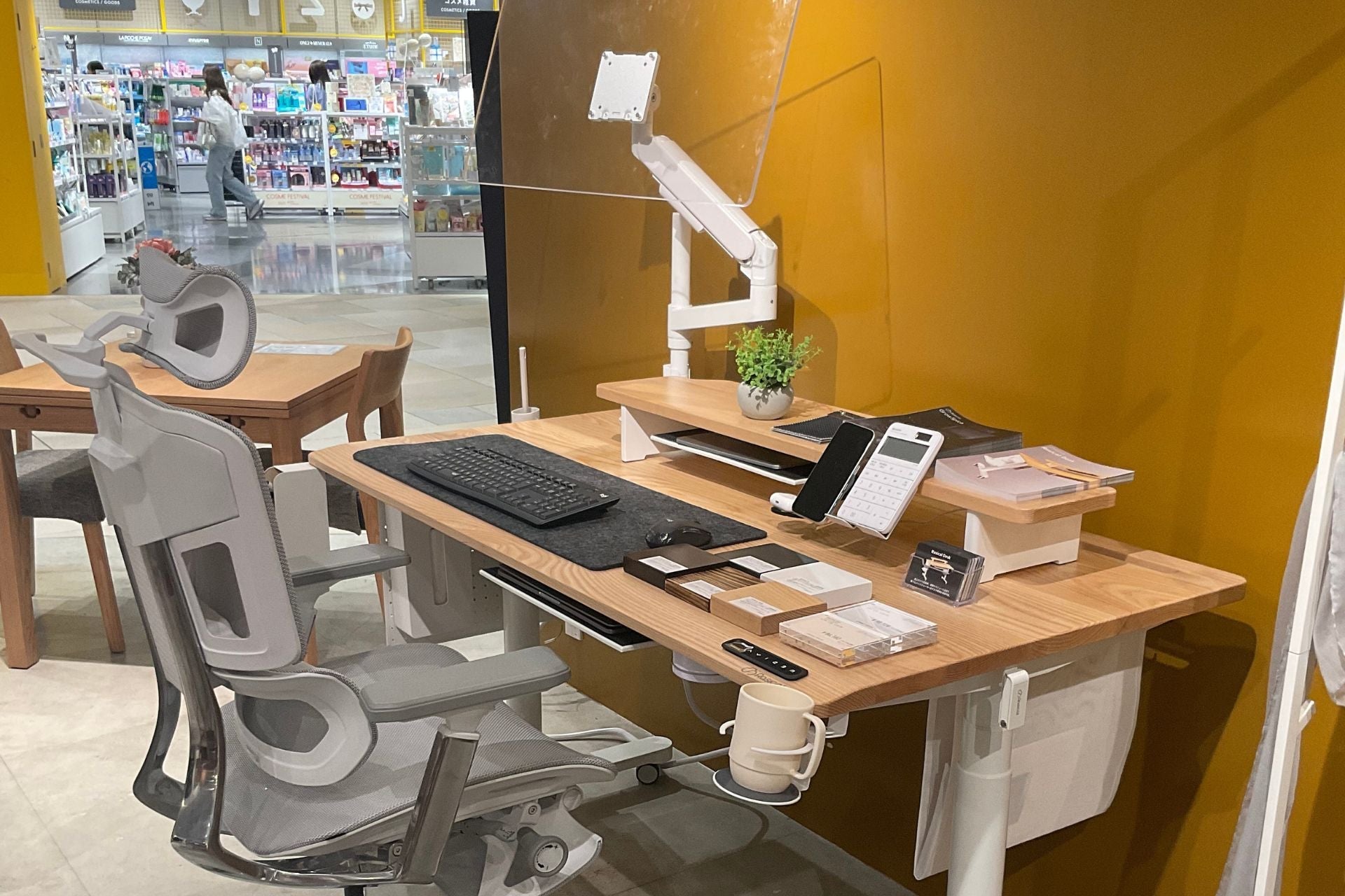 全国5店舗のLIVING HOUSE店舗にてRasical DeskとGrowSpicaチェアの体験展示を開始🏠