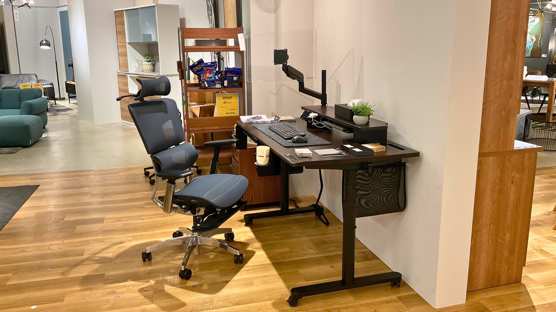 LIVING HOUSE. 全国5店舗にて、Rasical Chairの体験展示を開始 ✨