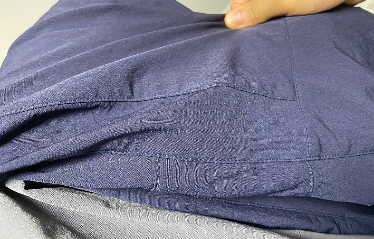 現在進めているパンツのスナップボタン