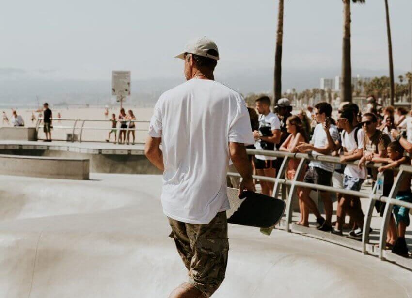 毎日同じ服を着たいあなたへ。白無地Tシャツ5選&おすすめの選び方