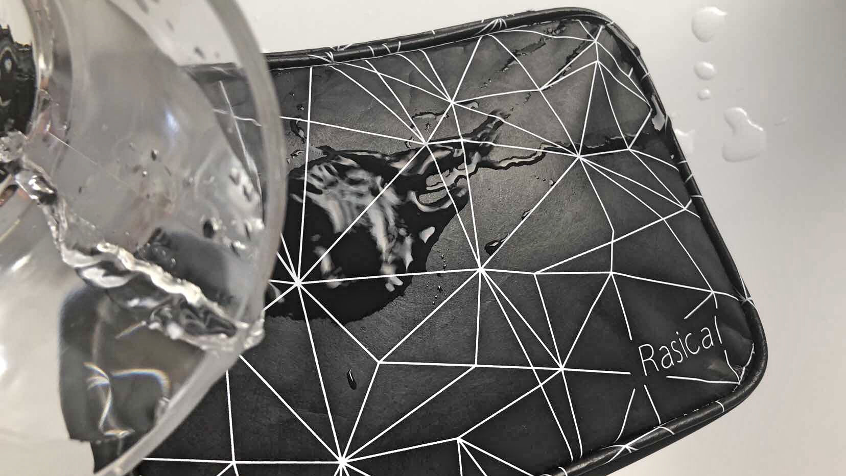 「スムートート」の素材についてご紹介させていただきます。