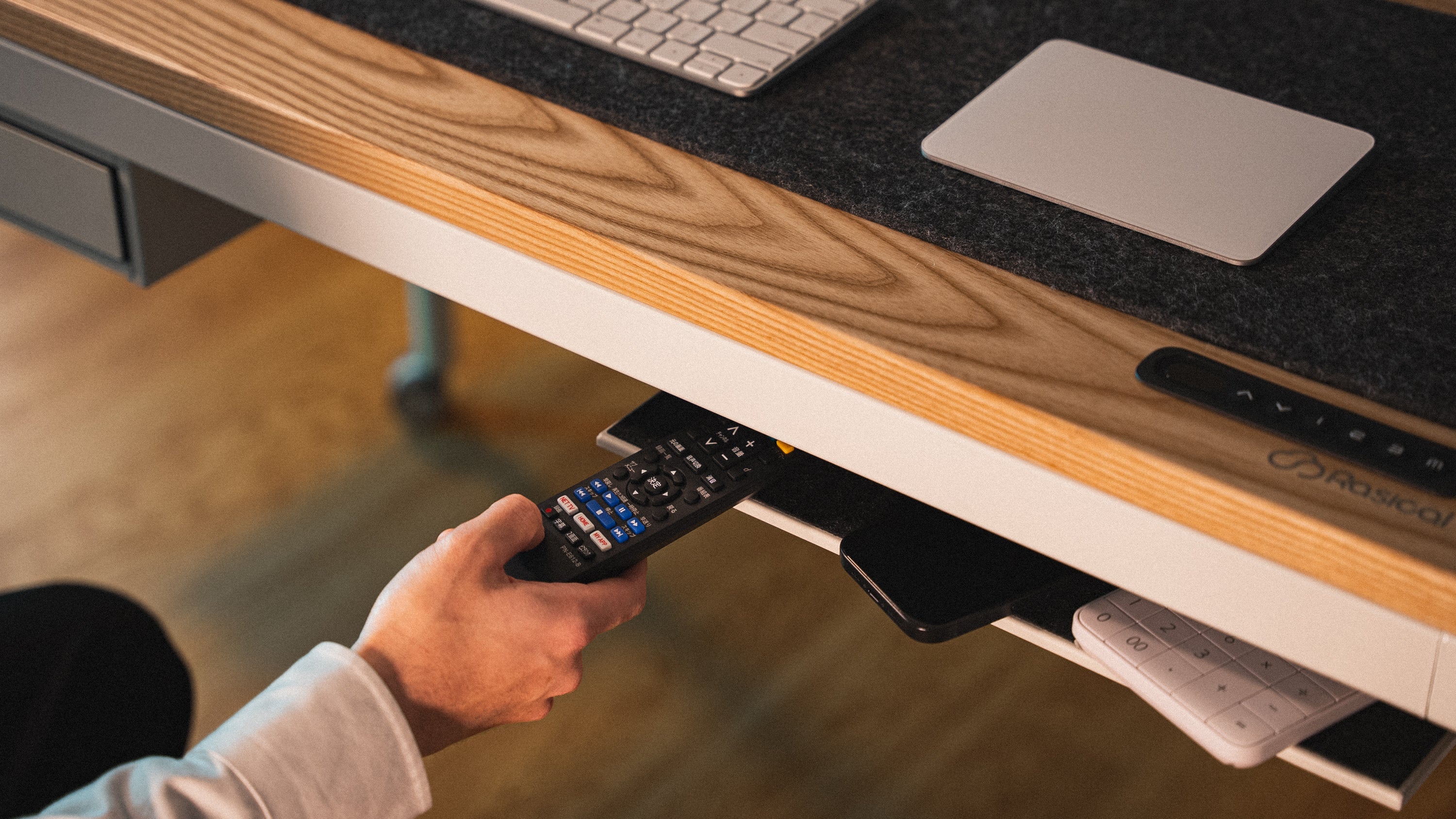 【1点モノ、早い者勝ち】Rasical Table ナチュラル×ウォルナット140cm 4モーター搭載の電動昇降テーブル