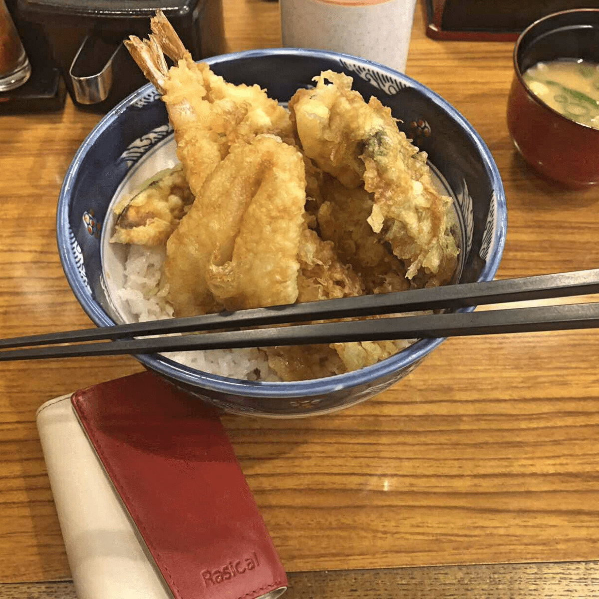 高級感のある取り外しカードホルダー付き財布「ピタマグウォレット」【即納】 - RASICAL