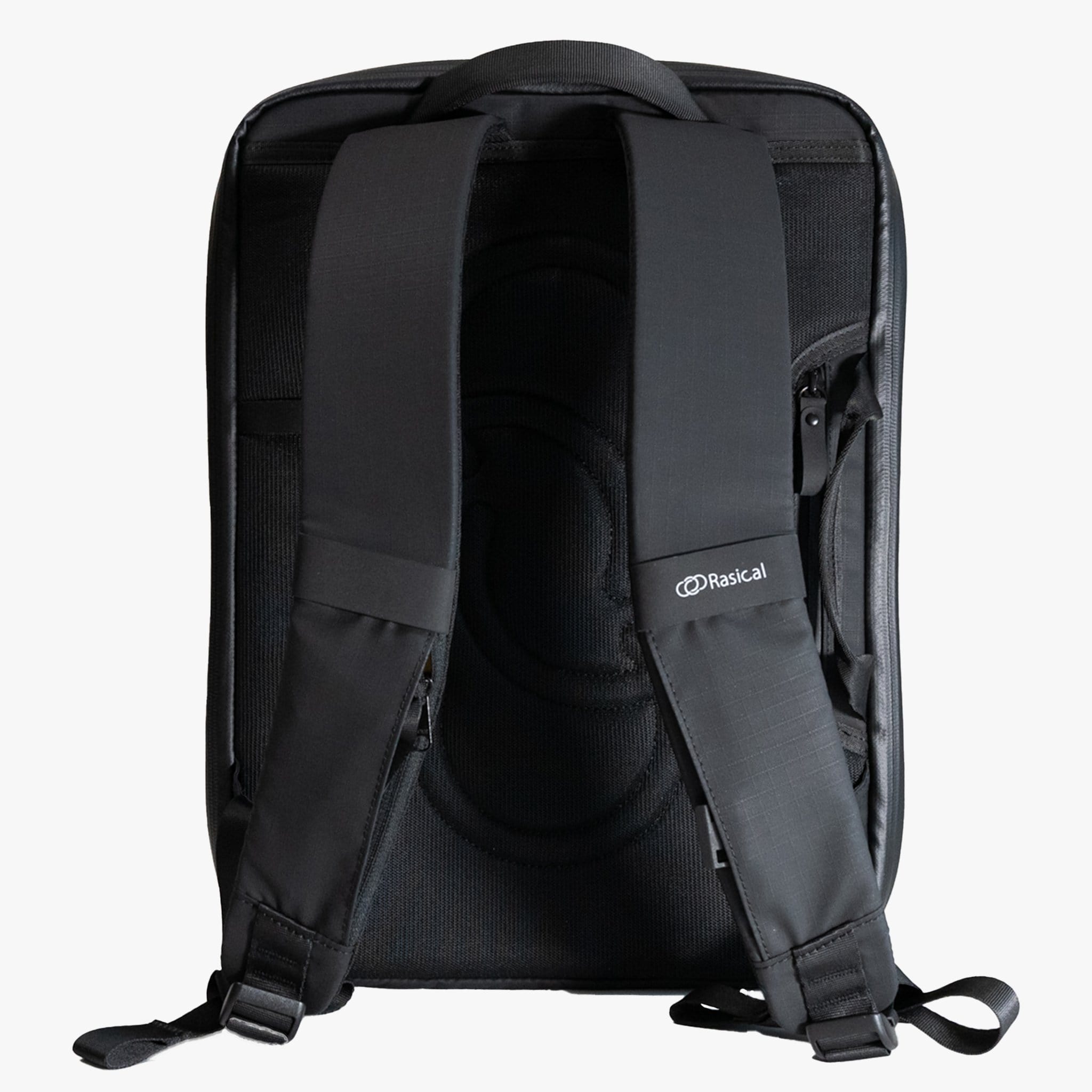 【4点限り】マグネット接続で個性的、荷物が軽く感じる多機能バックパック「グロースピーク3」