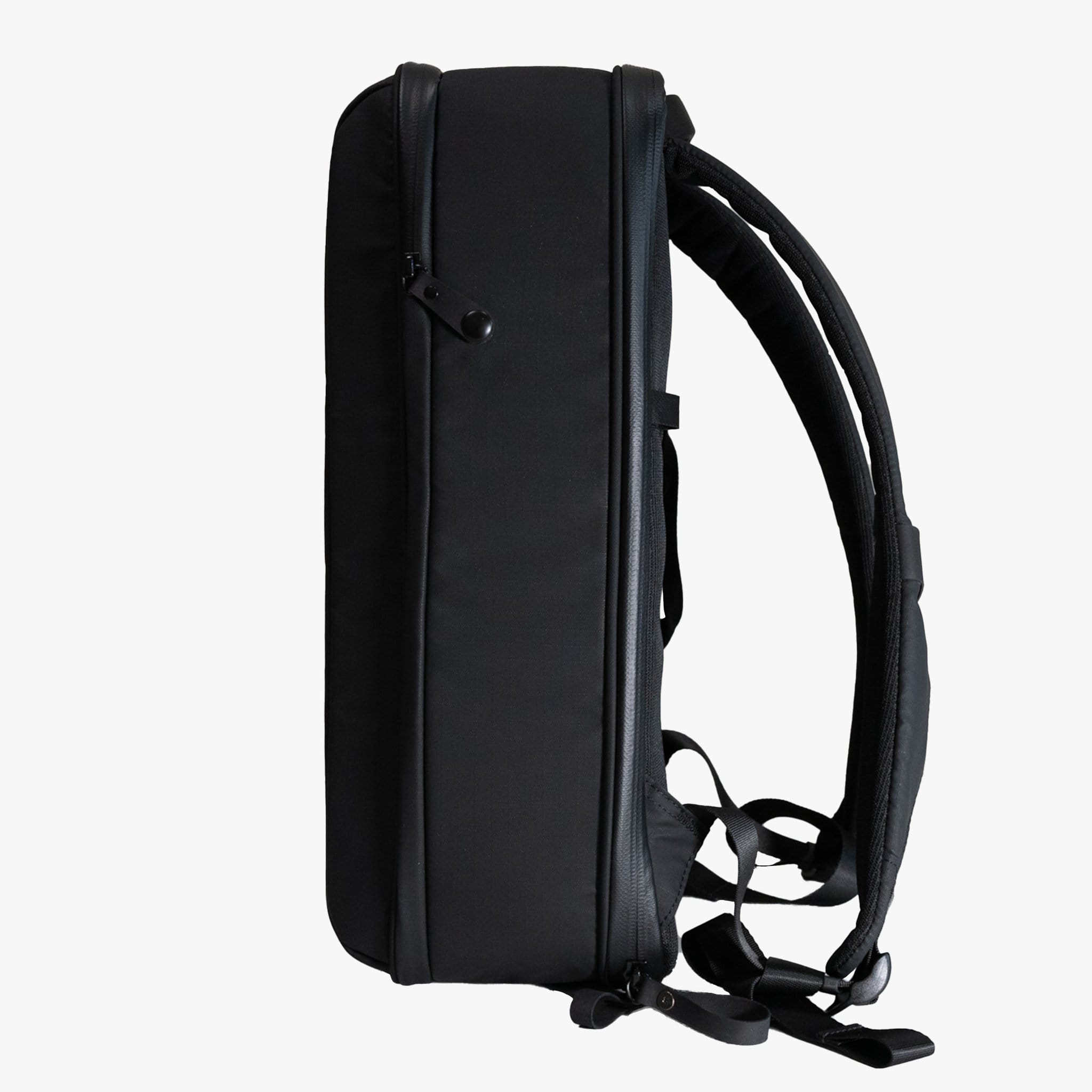 【4点限り】マグネット接続で個性的、荷物が軽く感じる多機能バックパック「グロースピーク3」