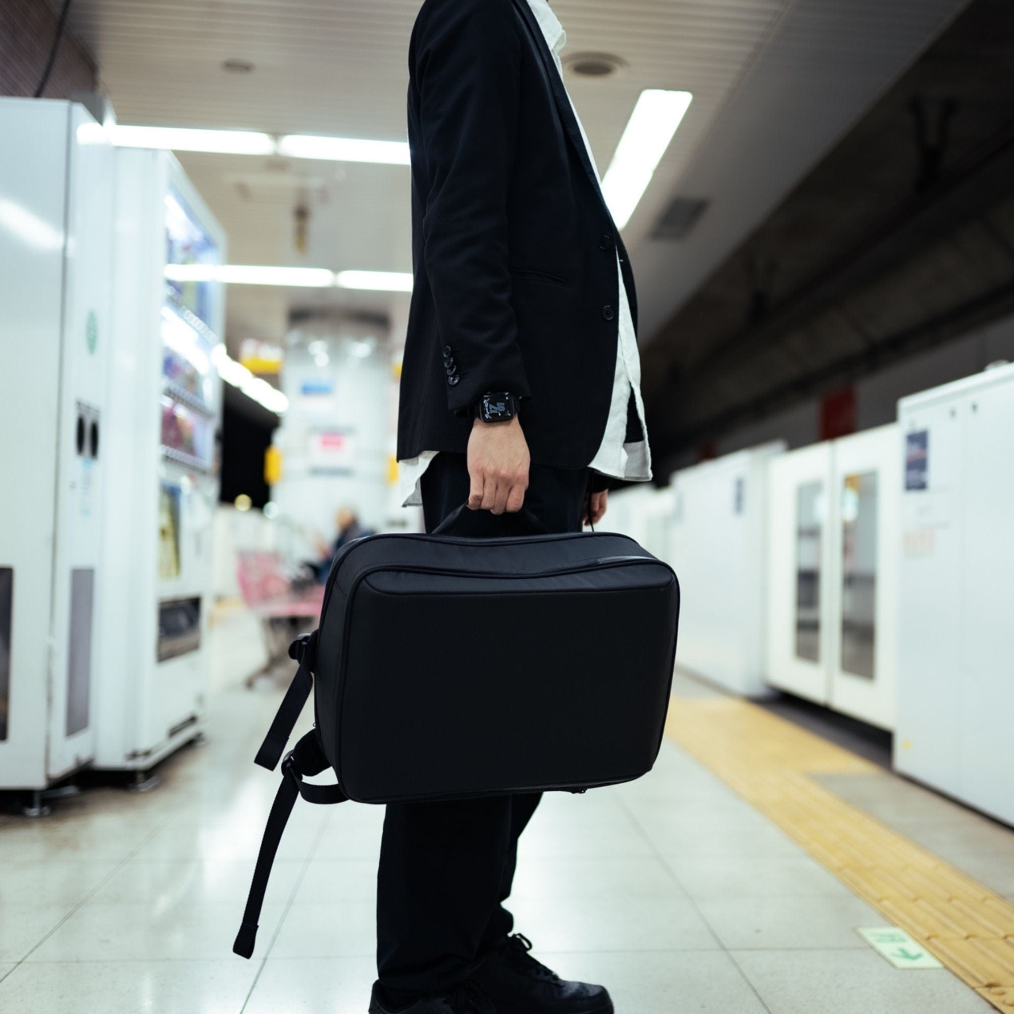 マグネット接続で個性的、荷物が軽く感じる多機能バックパック「グロースピーク3」