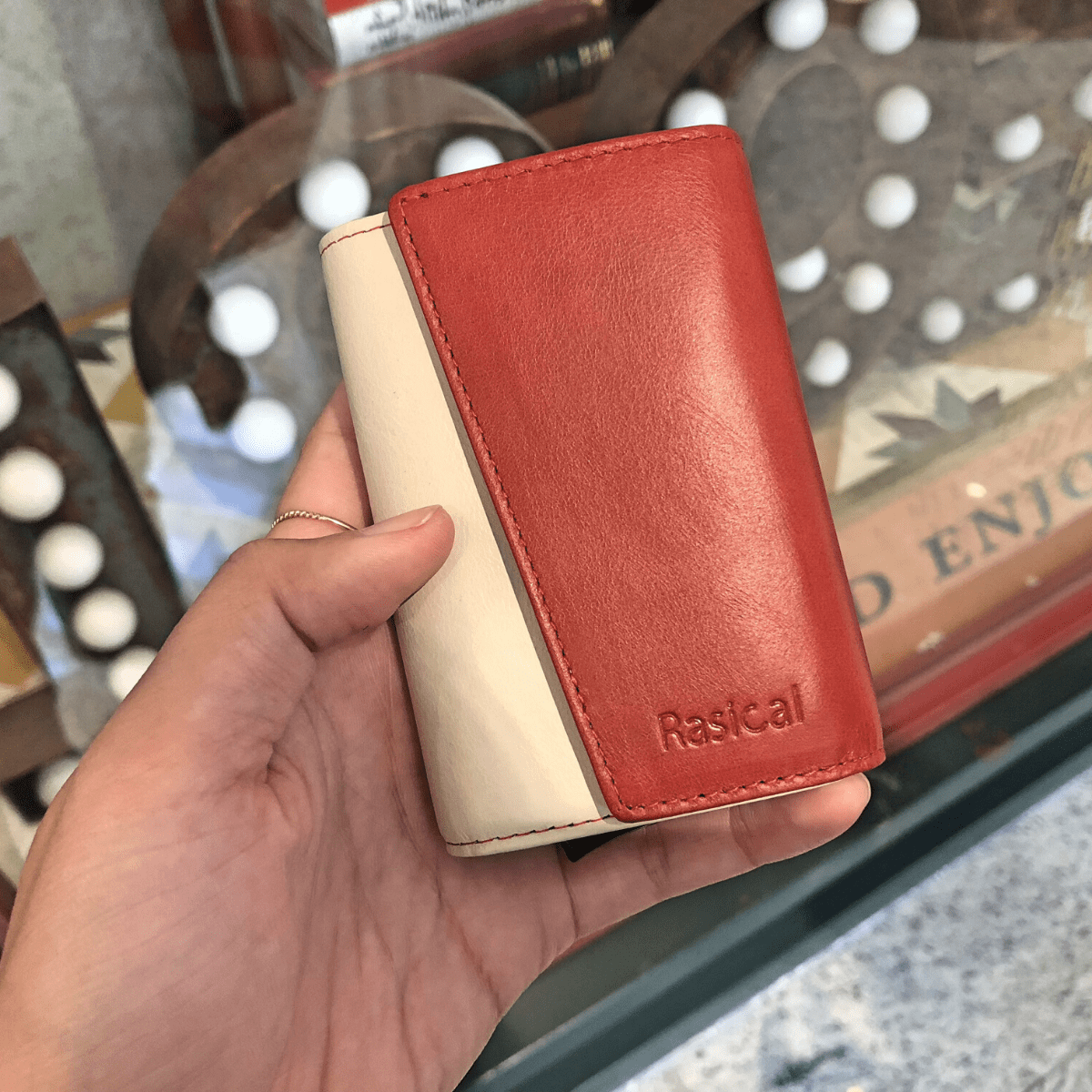 高級感のある取り外しカードホルダー付き財布「ピタマグウォレット」【即納】 - RASICAL