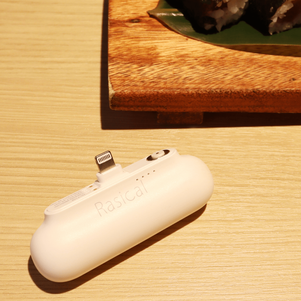 ケーブルいらずのモバイルバッテリー「マグッピ2」【即納】 - RASICAL