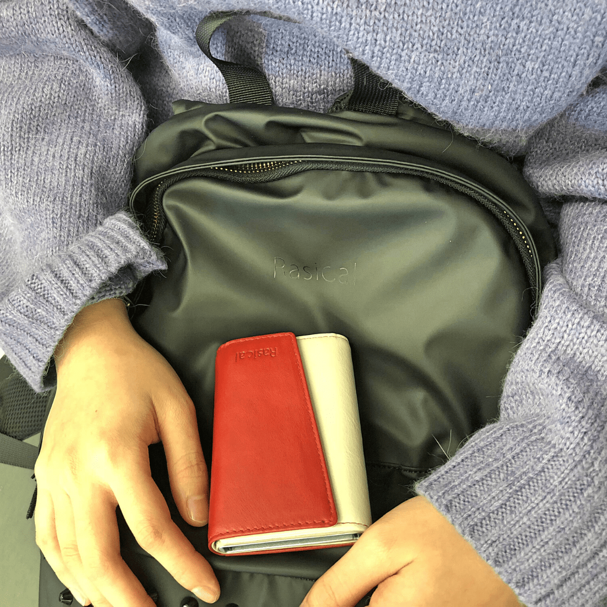 高級感のある取り外しカードホルダー付き財布「ピタマグウォレット」【即納】 - RASICAL