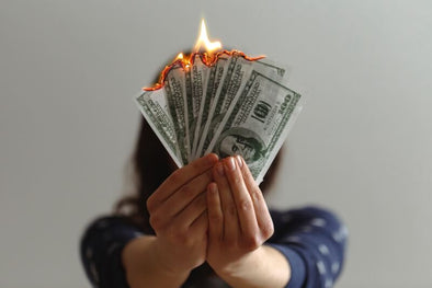 金に人の未来を奪う価値があるとは思えない。紙だぜ、簡単に燃える。