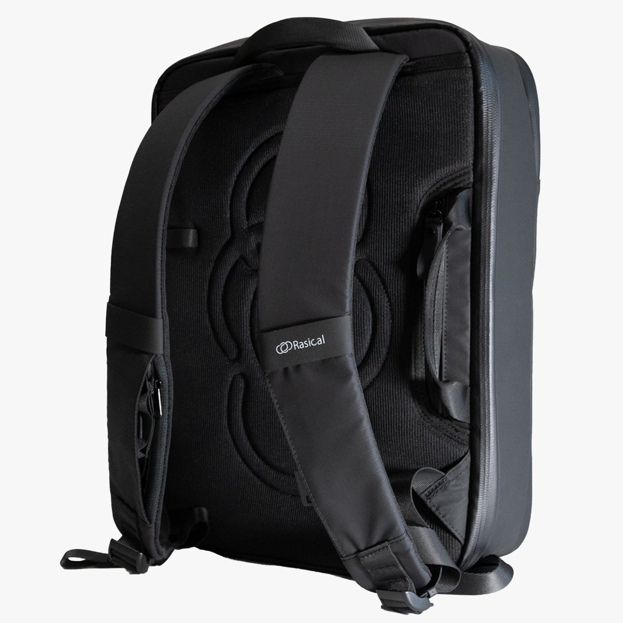 【4点限り】マグネット接続で個性的、荷物が軽く感じる多機能バックパック「グロースピーク３」