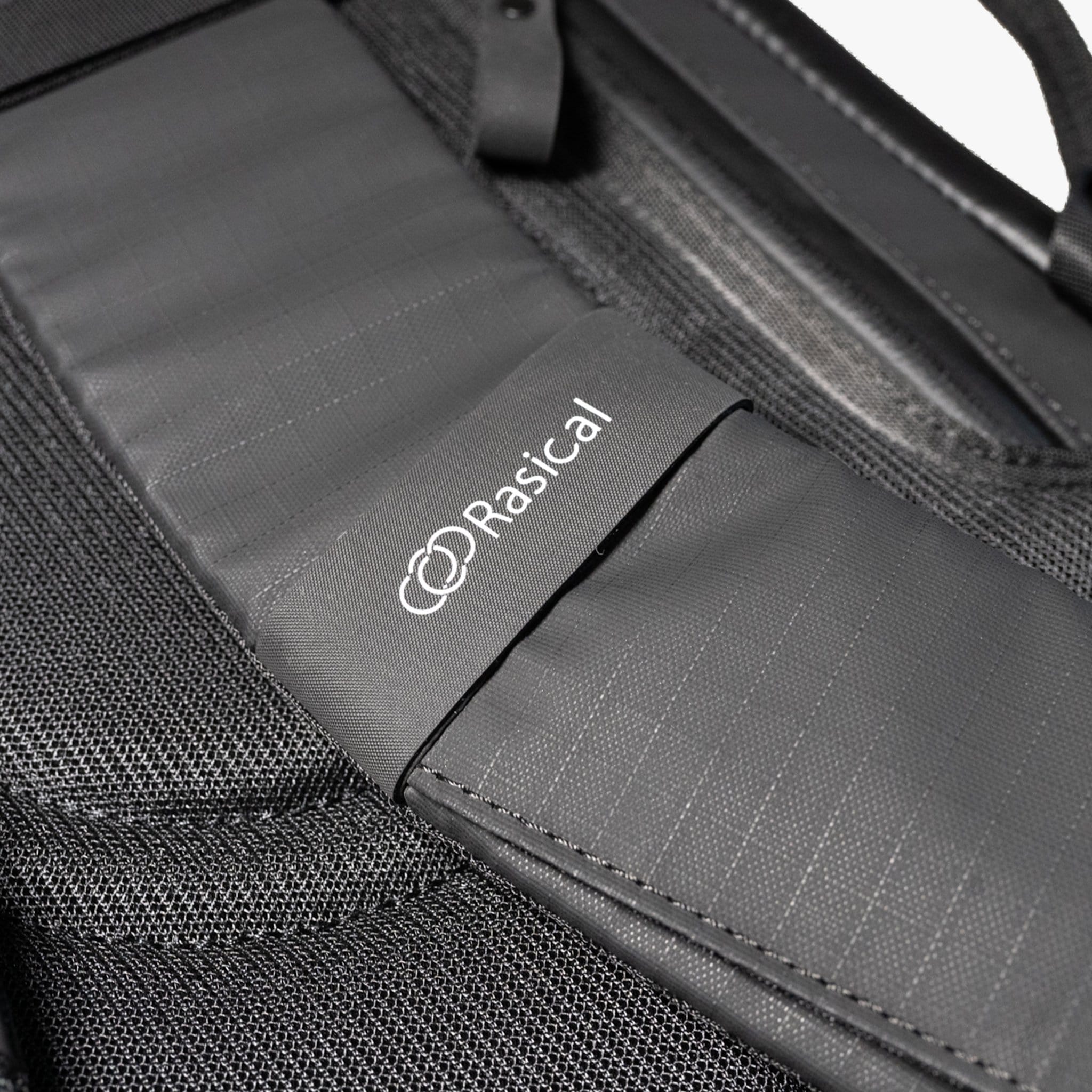 【4点限り】マグネット接続で個性的、荷物が軽く感じる多機能バックパック「グロースピーク３」