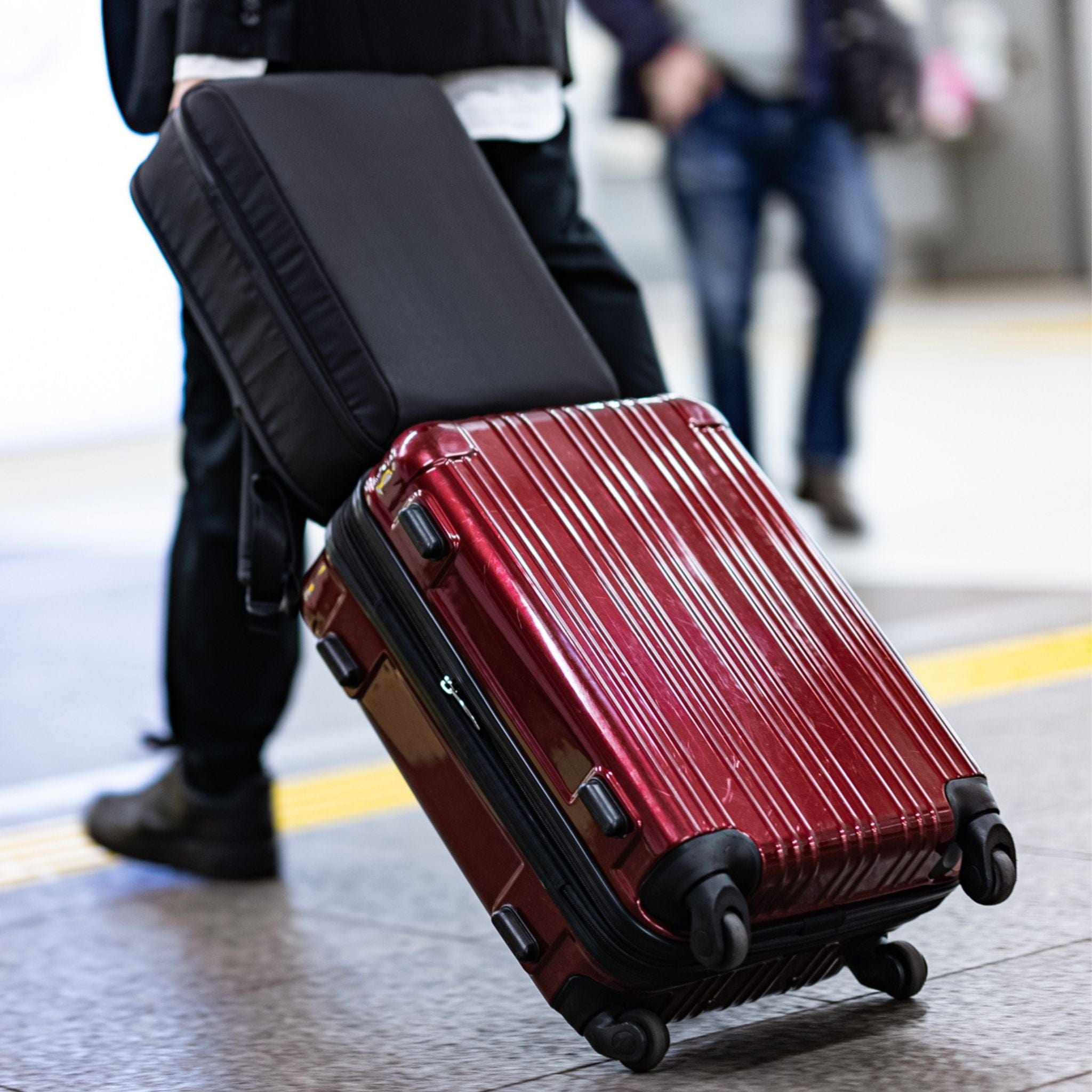 【4点限り】マグネット接続で個性的、荷物が軽く感じる多機能バックパック「グロースピーク３」