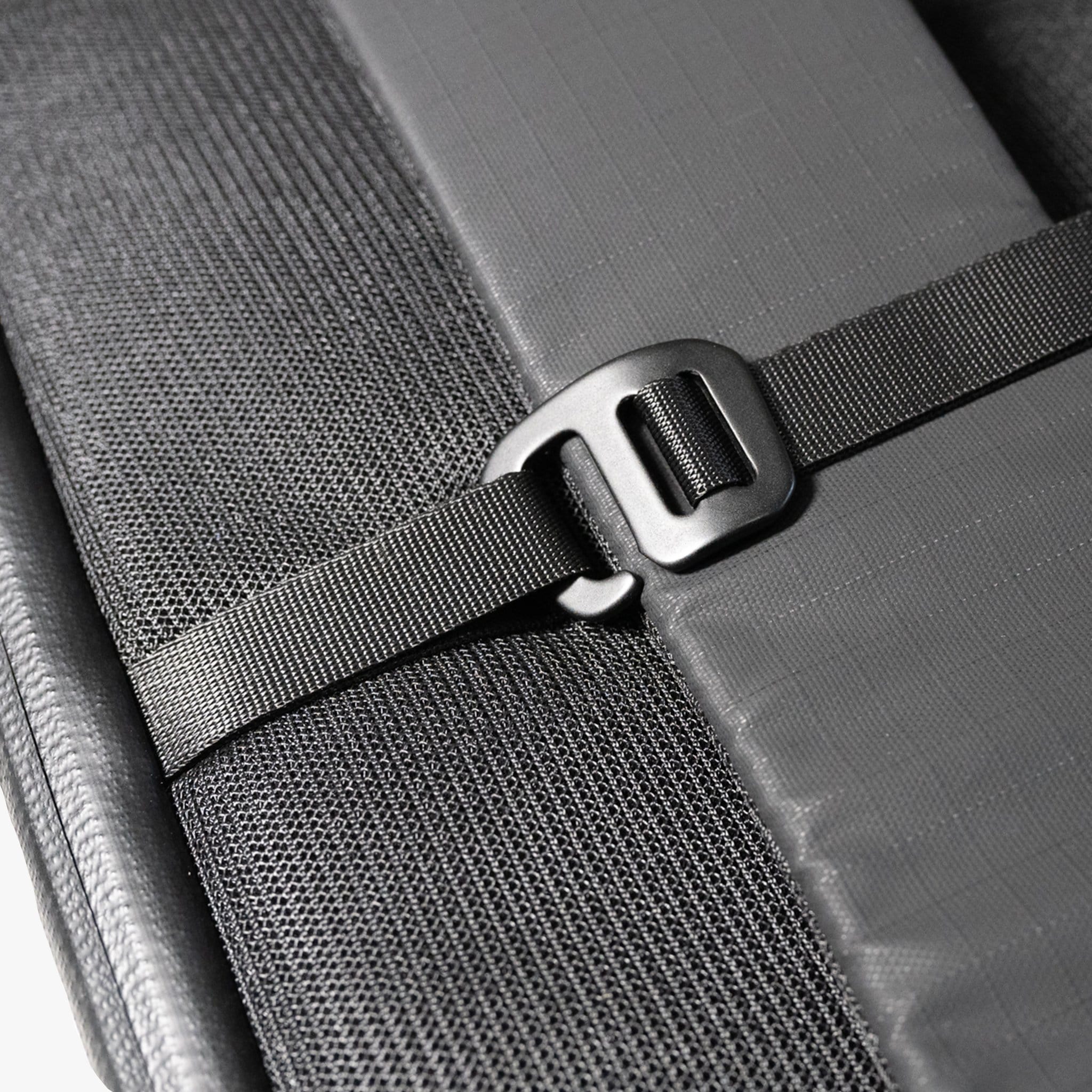 【4点限り】マグネット接続で個性的、荷物が軽く感じる多機能バックパック「グロースピーク３」